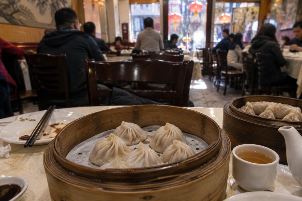 A tray of steamed dumplings in a Chinatown restaurant